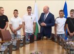 Премиерът Росен Желязков, заедно с децата, участвали в гасенето на огъня в Сунгурларе.
