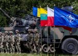 Войници със знамето на НАТО