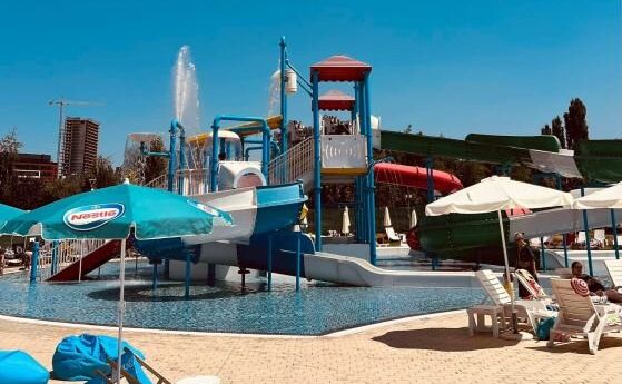 V Bolgariji 12-letnega dečka stresla elektrika ob bazenu