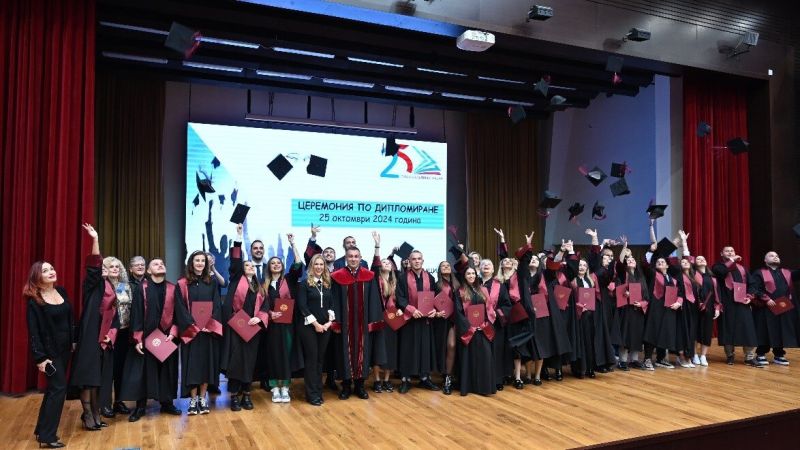 Дипломиране на студенти на УНСС