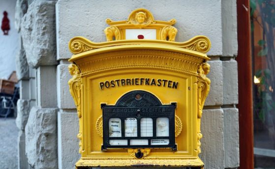 Poštne službe ustavljajo dostave v ZDA, medtem ko se bogastvo Donalda Trumpa povečuje