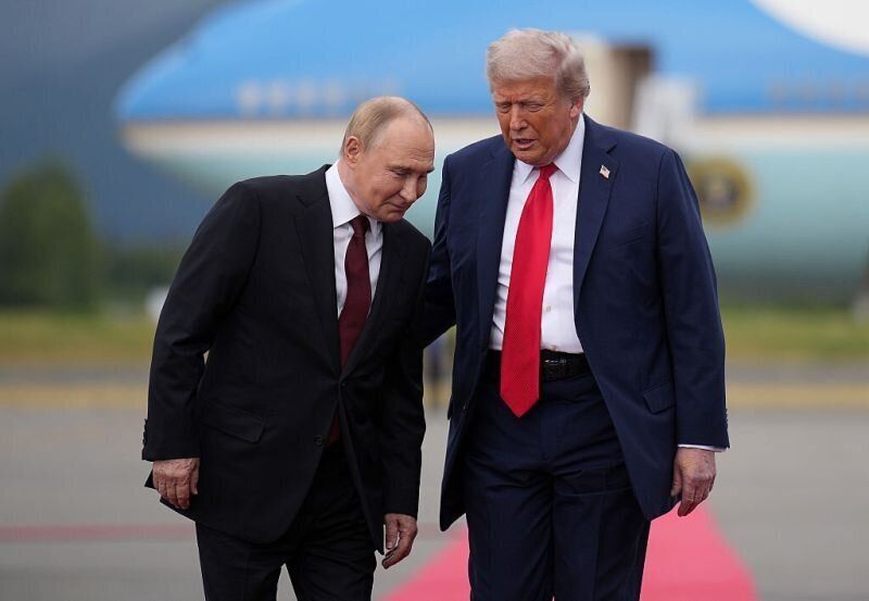 Доналд Тръмп и Владимир Путин в Аляска