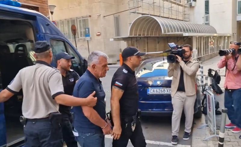 Никола Николов - Паскал беше доведен в Комисията за противодействие на корупцията, за да бъде разпитан по делото за аферата в Агенция 