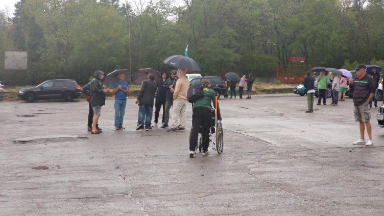 Вял протест на Възраждане в Сопот