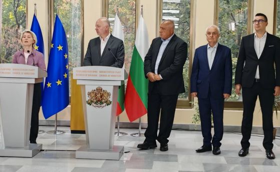 Урсула фон дер Лайен: България е осигурила 1/3 от оръжията за Украйна