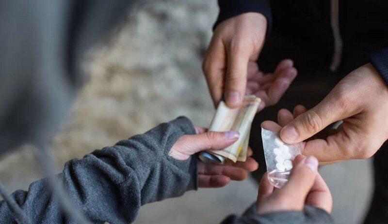 Наркодилъри