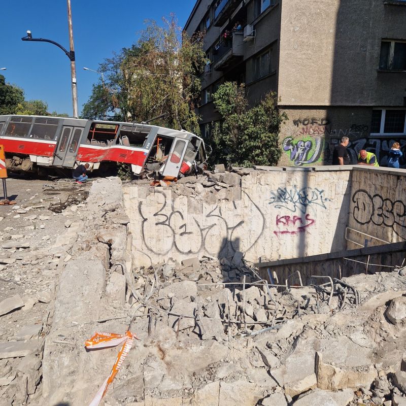 Трамвай дерайлира в София