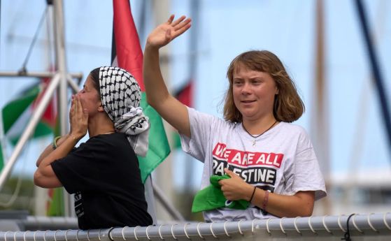 Грета Тунберг и пропалестински активисти твърдят, че корабът им към Газа бил атакуван с дрон