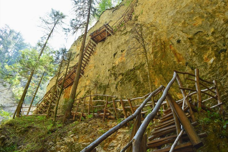 Дяволска пътека край с.Борино