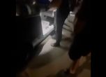 Стопкадър от видеото на БОЕЦ, което изглежда е заснето от бодикамера на полицай