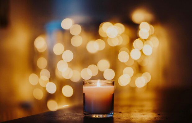 Горяща свещ