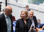 Атанас Славов и Надежда Йорданова в пленарната зала на парламента