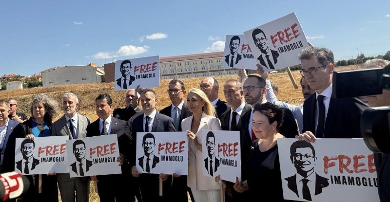  Васил Терзиев и европейски кметове в защита на колегата си Имамоглу