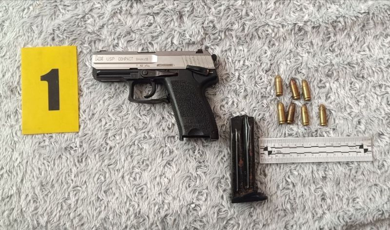 В София задържаха двама братя за наркотици и бойни пистолети със заличени номера