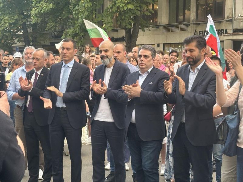 Лидерите на ПП-ДБ и кметът на София Васил Терзиев