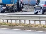 Сблъсък между автомобил и цистерна, миеща улиците на кръстовището между бул. „Константин Величков“ и ул. „Възкресение“.