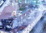 Кадър от пожара през април в гимназията по приложни изкуства в Трявна.