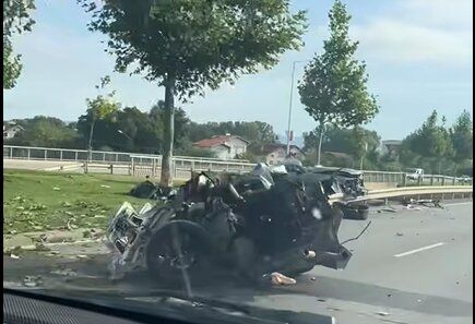 Разполовената на две кола при тежката катастрофа на 