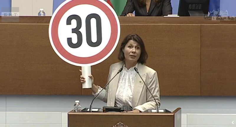 Елисавета Белобрадова на трибуната 