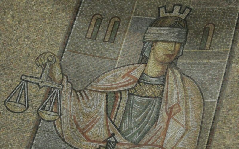 Районният съд във Варна ще гледа делата на бургаския прокурорски син