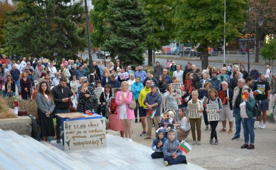 Варненци излязоха за девети път на протест в подкрепа на Благомир Коцев