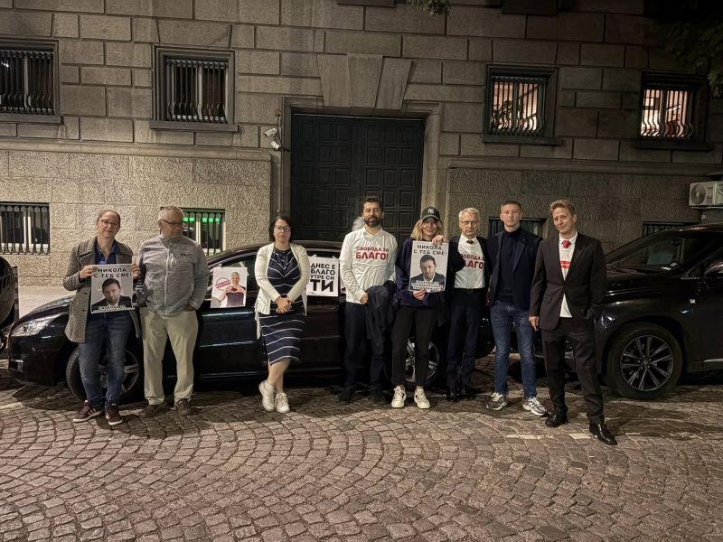 Протест на ПП пред вход на парламента