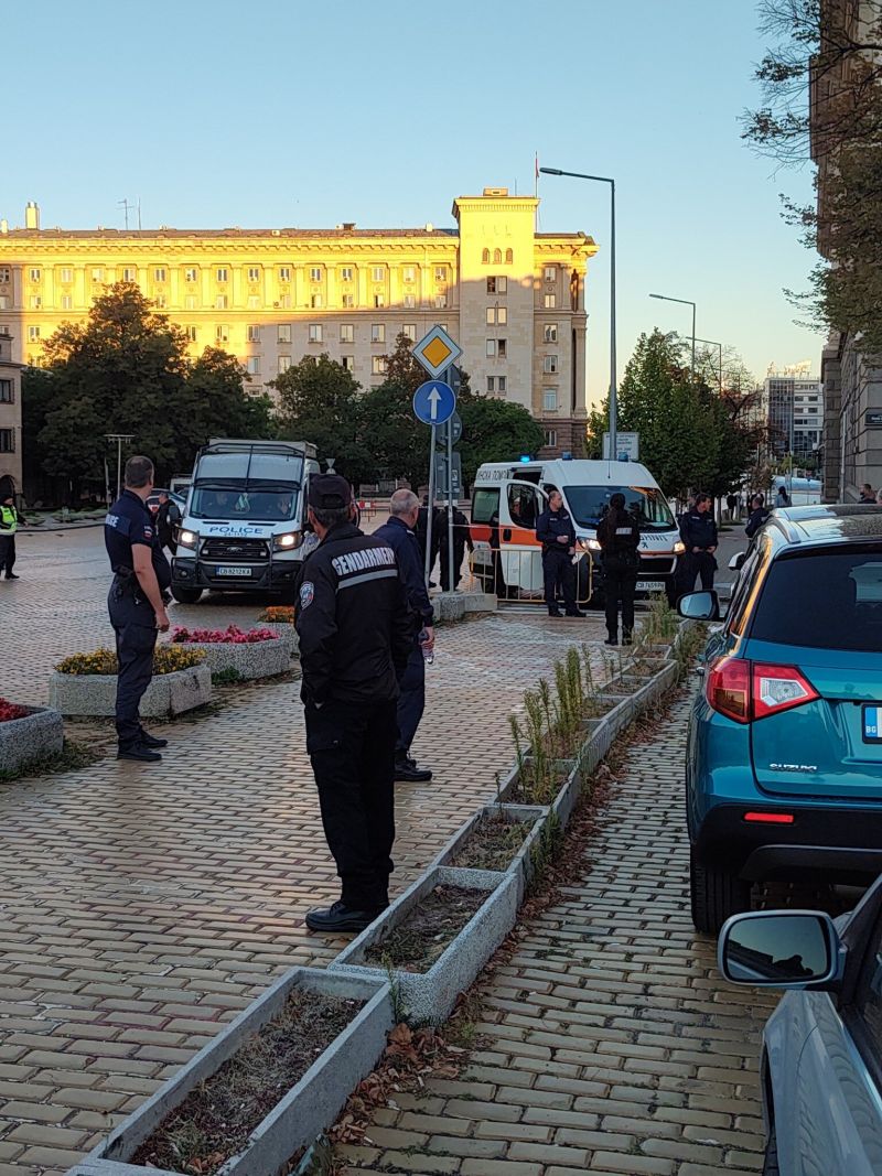 На мъжа му е прилошало край паркинга на депутатите