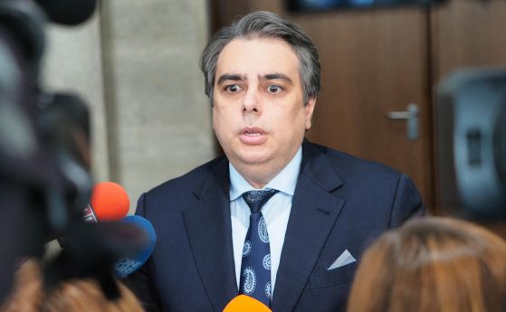 Асен Василев: Такава охрана като на Пеевски не сме виждали нито за премиера, нито за президента