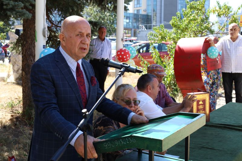 Ректорът на УниБИТ проф. Стоян Денчев