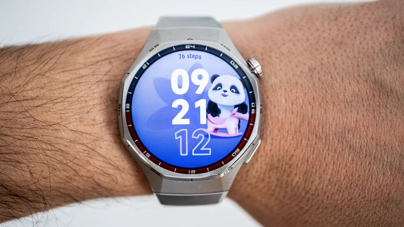 Ревю: Huawei Watch GT 6 Pro впечатлява с дизайн, батерия и спортни възможности