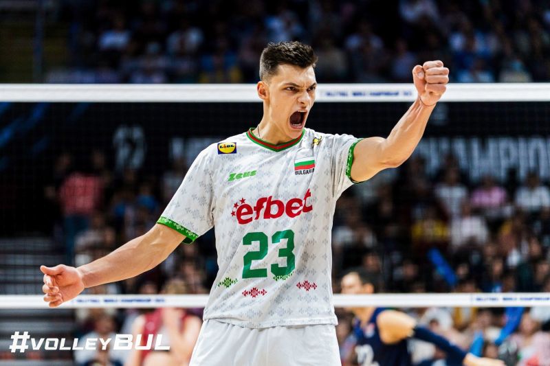 Алекс Николов