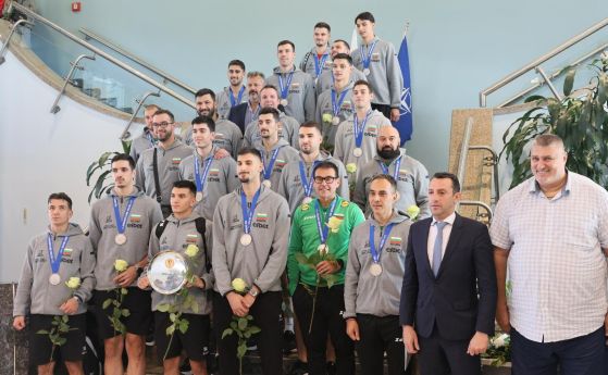 България посрещна своите герои.