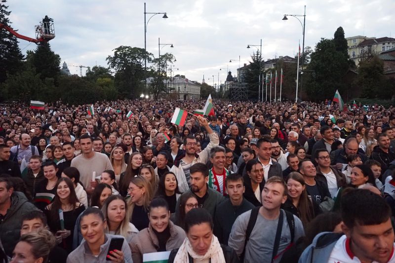 Официално посрещане на националите ни по волейбол е пред пл. 
