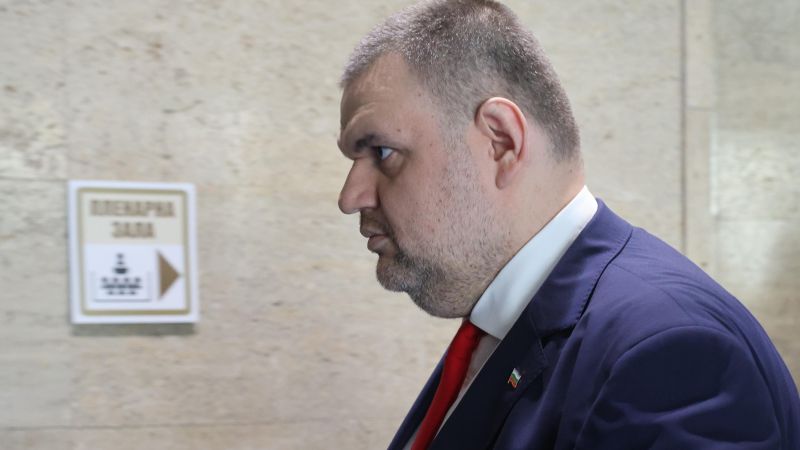 Делян Пеевски в парламента