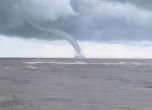 Водно торнадо се изви над морето край Царево.
