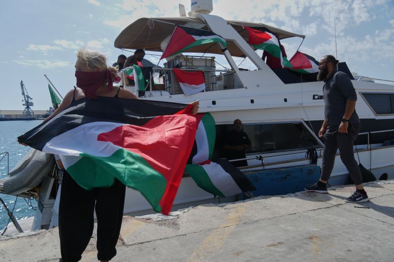 Яхта от флотилията 