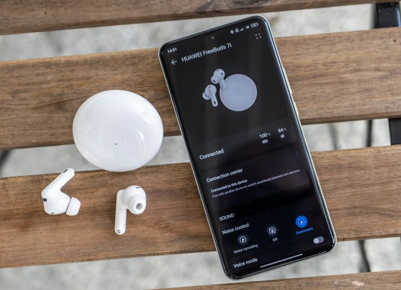 Ревю: Huawei FreeBuds 7i – повече музика, по-малко околен шум