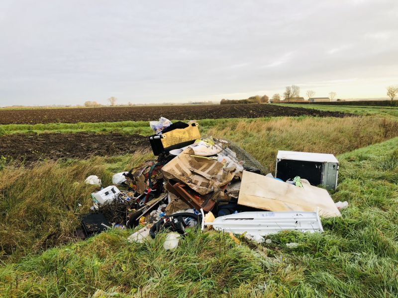Изхвърлянето на големи количества отпадъци на неразрешени места става престъпление