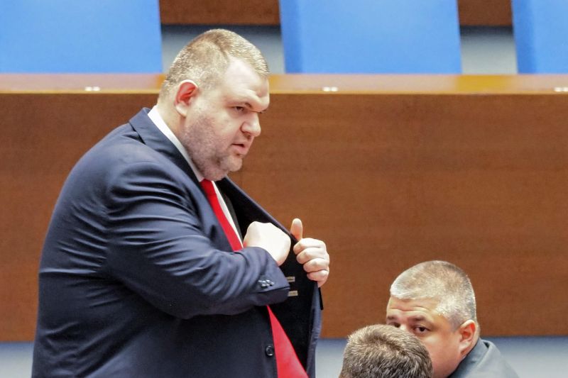 Делян Пеевски в пленарната зала