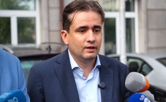 Борисов не може да ни прати на избори, Пеевски не му дава, според Божанов