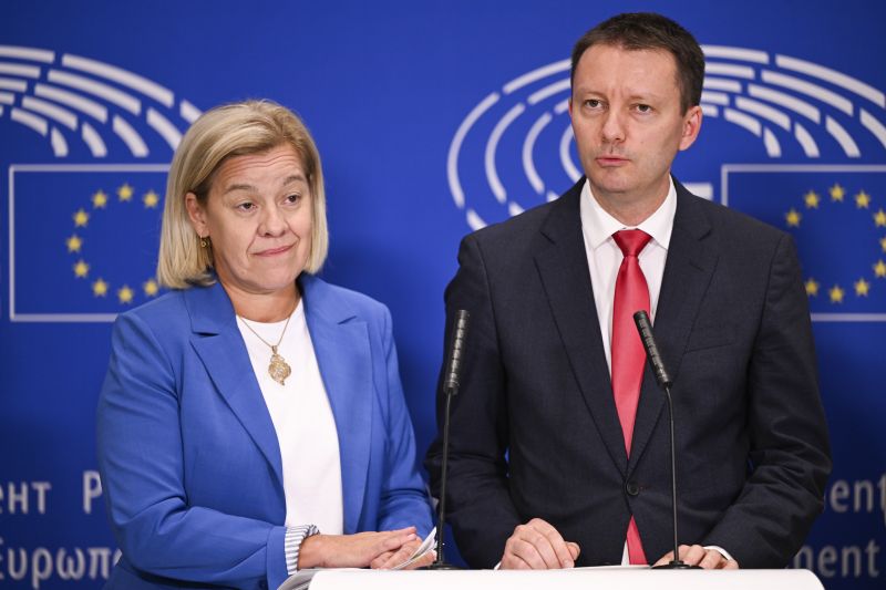 Тавареш и Мурешан