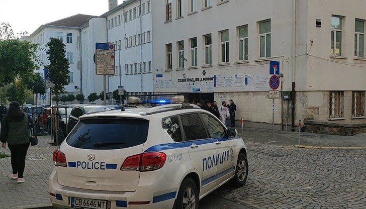 Евакуираха учениците от Средно училище 