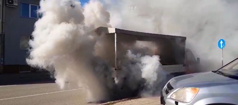 Бус се запали на кръстовище в Ямбол