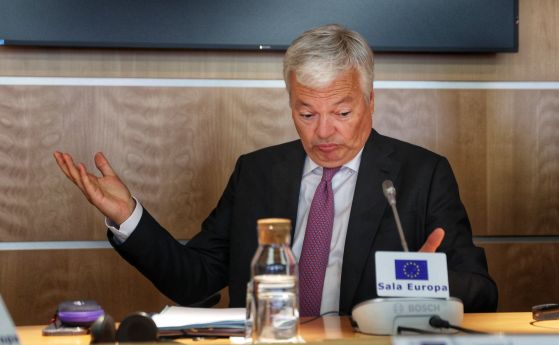 Бившият еврокомисар Рейндерс е обвинен в пране на пари