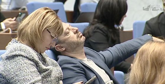 phpntv5ad_559x*.jpg