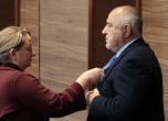 Деница Сачева наглася вратовръзката на Борисов преди брифинг, 13 ноември 2025 г.