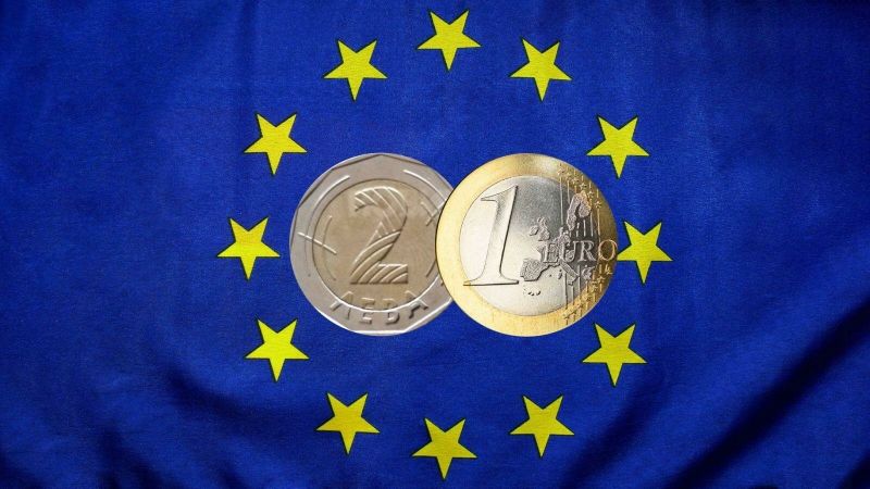 Монети в лев и евро