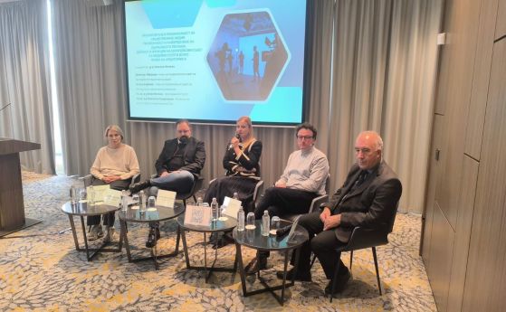 Панелистите в дискусията