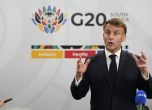 Френският президент Еманюел Макрон говори пред медиите в кулоарите на срещата на Г-20 в Йоханесбург, 22 ноември 2025 г
