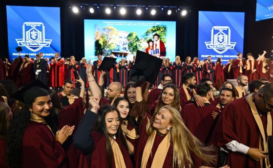 абсолвенти